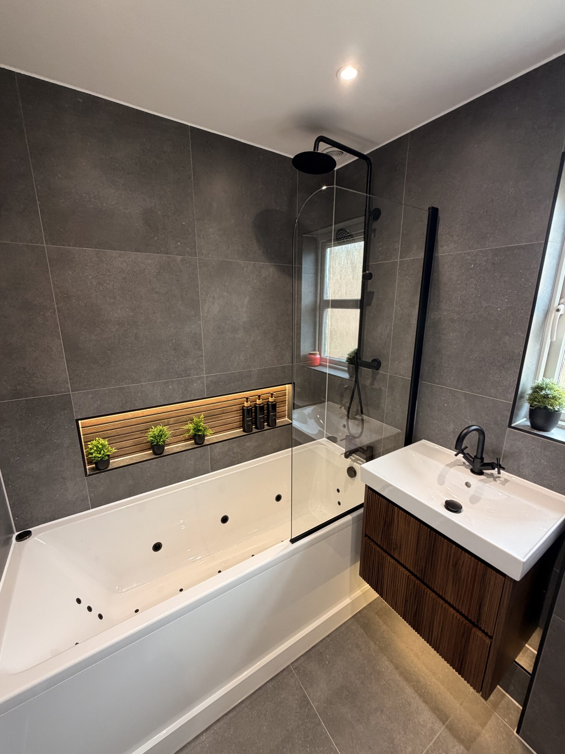 Dark Main Bathroom, Broxburn